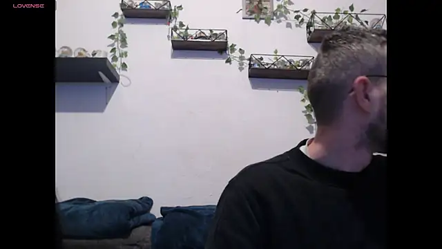 wawarruis online show from March 15, 2025, 8:54 pm