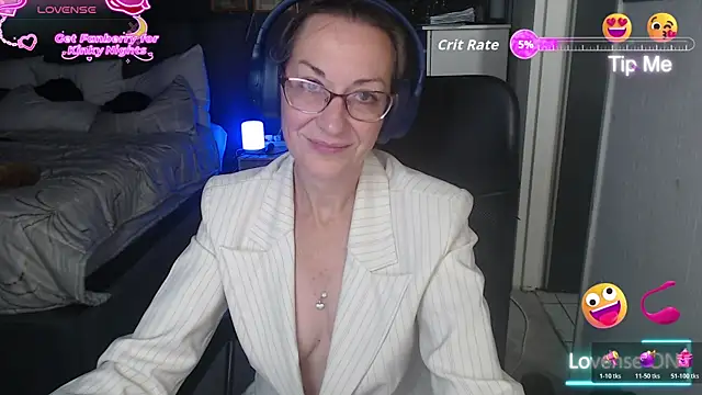 boeslaboes1 online show from November 17, 2025, 5:28 pm