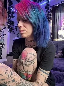 Snapshot of trashbrat chatting on May 8, 2026, 10:24 pm trashbrat online show from May 8, 2026, 10:24 pm