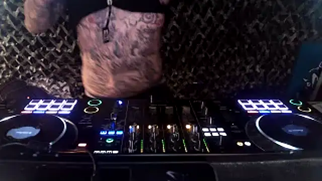 justthetip4209 online show from June 8, 2026, 12:38 am