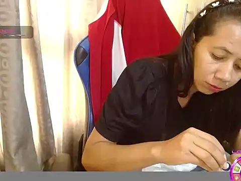 Danielagomez33 online show from April 7, 2026, 12:18 pm