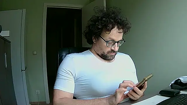 littlehairyman online show from January 15, 2026, 8:51 am