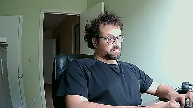 littlehairyman online show from October 3, 2025, 8:05 am