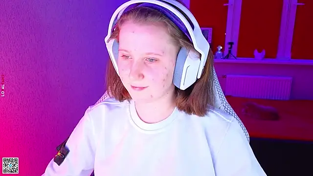 mon lola online show from November 25, 2025, 3:34 pm