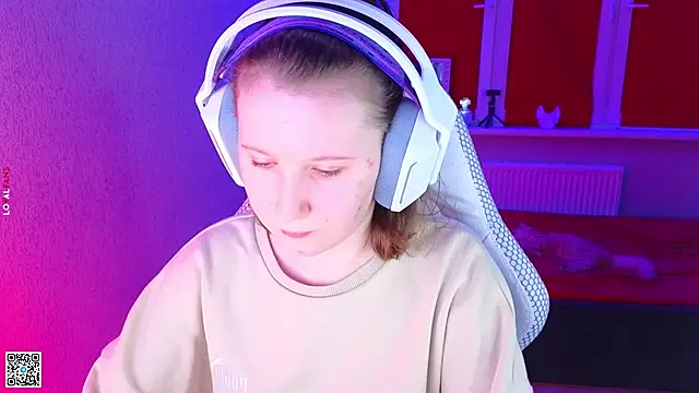 mon lola online show from November 14, 2025, 2:54 pm