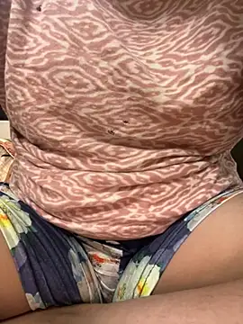 Snapshot of Red-Magic-25 chatting on September 17, 2025, 6:15 am Red-Magic-25 online show from September 17, 2025, 6:15 am