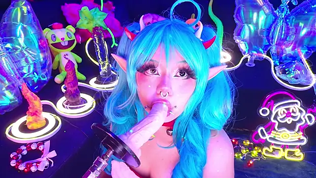 LaytonBox online show from December 18, 2025, 2:10 pm