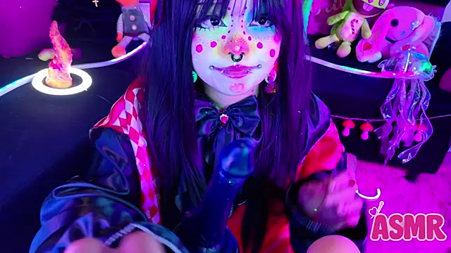 LaytonBox online show from October 31, 2025, 12:46 pm