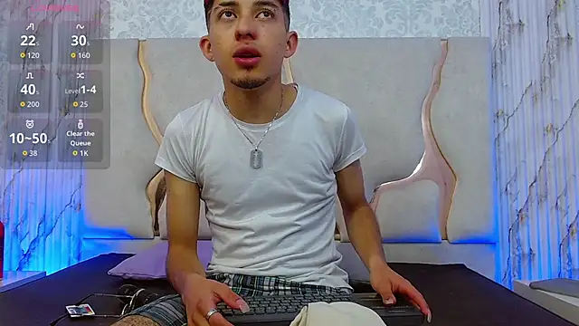 Snapshot of Axel_tay chatting on January 11, 2026, 12:01 pm Axel tay online show from January 11, 2026, 12:01 pm