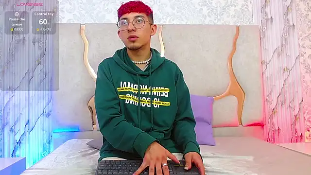 Snapshot of Axel_tay chatting on January 15, 2026, 12:08 pm Axel tay online show from January 15, 2026, 12:08 pm