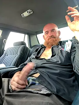 Snapshot of 32XRedBeard chatting on December 4, 2025, 10:09 pm 32XRedBeard online show from December 4, 2025, 10:09 pm