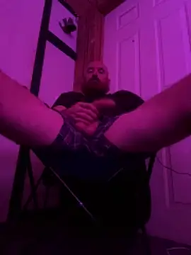 Snapshot of 32XRedBeard chatting on December 1, 2025, 11:16 pm 32XRedBeard online show from December 1, 2025, 11:16 pm