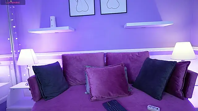 Emma Walkerr  online show from March 18, 2025, 1:13 am