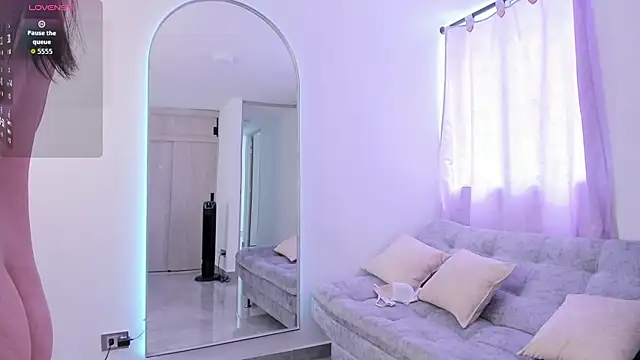 Jullya x online show from November 13, 2025, 4:00 pm