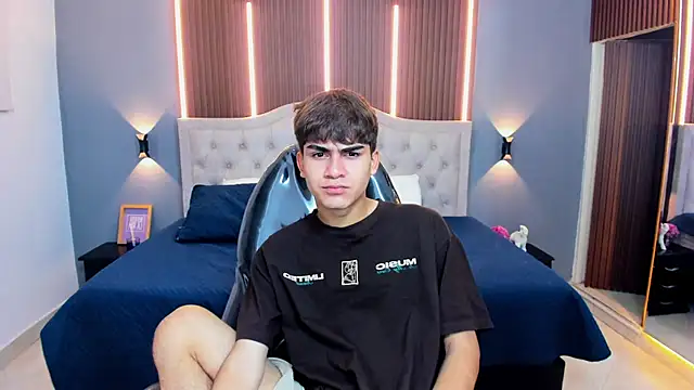 Tommy18   online show from November 15, 2025, 3:43 am