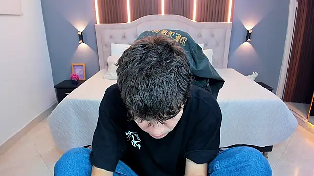 Tommy18   online show from March 5, 2026, 3:47 am