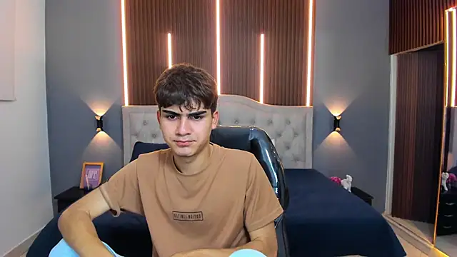 Tommy18   online show from November 14, 2025, 3:43 am