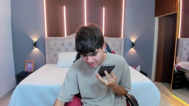 Tommy18   online show from November 20, 2025, 3:29 am