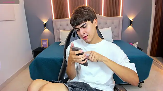 Tommy18   online show from November 27, 2025, 3:40 am