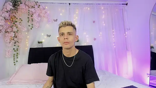 Bonny and carrot online show from December 5, 2025, 7:34 pm