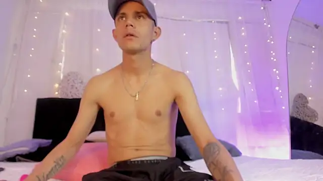 Bonny and carrot online show from November 18, 2025, 7:28 pm