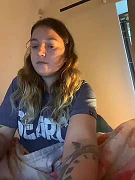 Snapshot of ariaawakelinn_ chatting on January 7, 2025, 5:33 am ariaawakelinn online show from January 7, 2025, 5:33 am