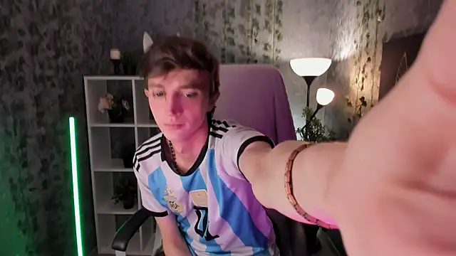 John Weasley online show from November 7, 2025, 1:04 pm