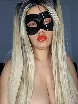 nonalona199999 online show from April 29, 2026, 8:04 pm