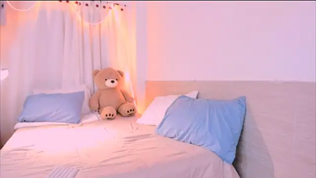 AllanYong18 online show from December 17, 2025, 8:08 am