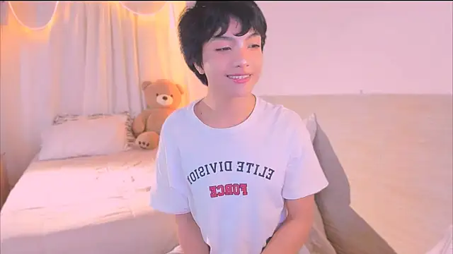 AllanYong18 online show from November 12, 2025, 4:49 am