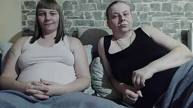 YviEngel87 online show from November 8, 2025, 4:21 pm