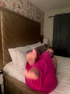 Snapshot of lucyRose_xoxox chatting on September 28, 2025, 6:15 pm lucyRose xoxox online show from September 28, 2025, 6:15 pm