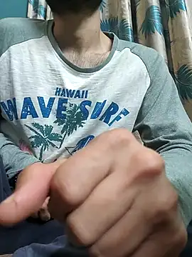 TOPMOON001 online show from February 4, 2026, 7:20 pm