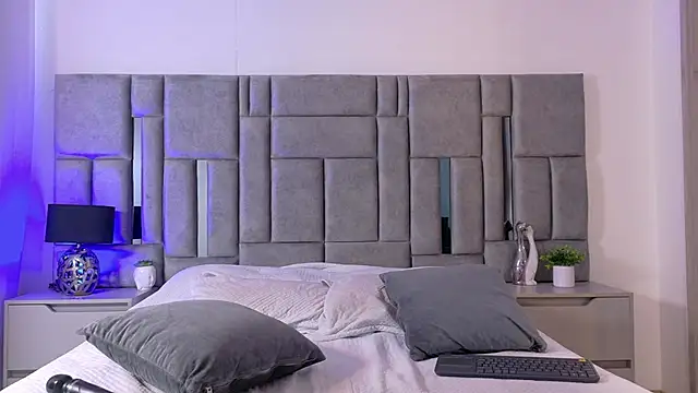 Karla Hudsson online show from November 19, 2025, 1:33 pm