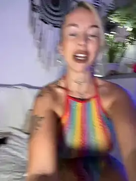 CheekyChels online show from December 1, 2025, 4:30 pm