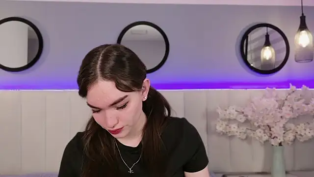 chelsea bolton  online show from July 25, 2026, 12:11 pm