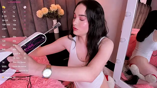 chelsea bolton  online show from September 20, 2025, 2:00 pm