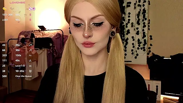 Emily  Mooree online show from October 19, 2025, 9:12 am