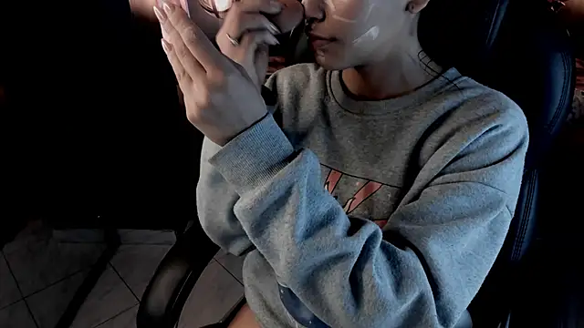 vaiolethsan   online show from February 24, 2026, 8:31 pm