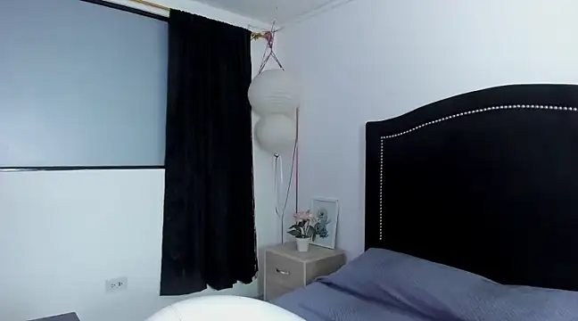 Snapshot of Cleo_Hott chatting on March 13, 2025, 3:54 am Cleo Hott online show from March 13, 2025, 3:54 am