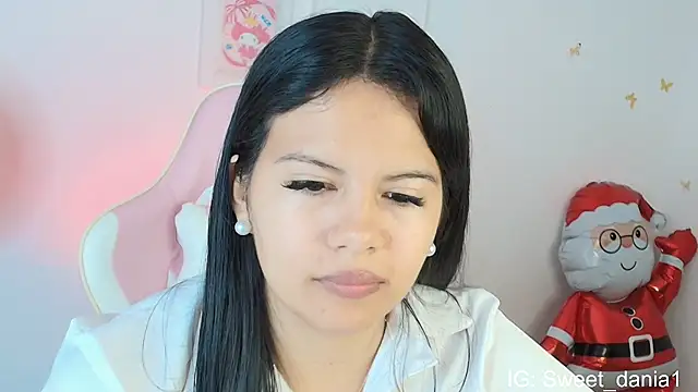 sweet dania  online show from February 4, 2026, 5:02 am