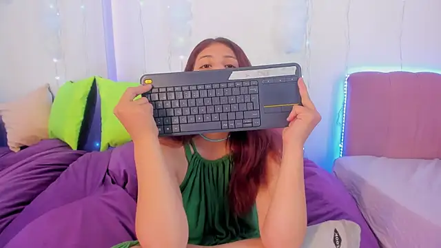 Snapshot of MiaQueen021 chatting on October 3, 2025, 2:18 pm MiaQueen021 online show from October 3, 2025, 2:18 pm