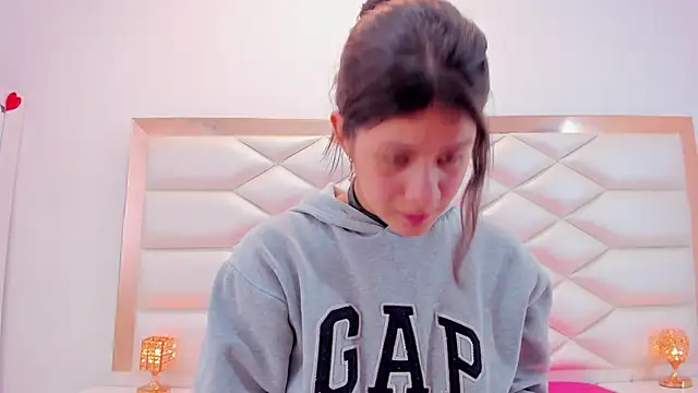 Snapshot of MiaQueen021 chatting on March 8, 2025, 3:35 pm MiaQueen021 online show from March 8, 2025, 3:35 pm