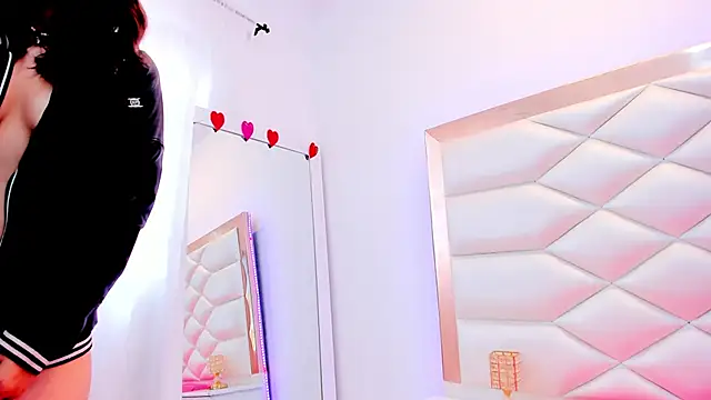 Snapshot of MiaQueen021 chatting on February 25, 2025, 3:31 pm MiaQueen021 online show from February 25, 2025, 3:31 pm