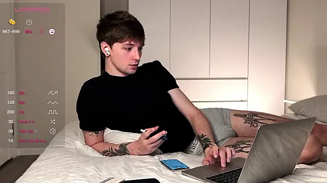 Snapshot of Calvin_Polanski chatting on February 11, 2026, 5:29 am Calvin Polanski online show from February 11, 2026, 5:29 am