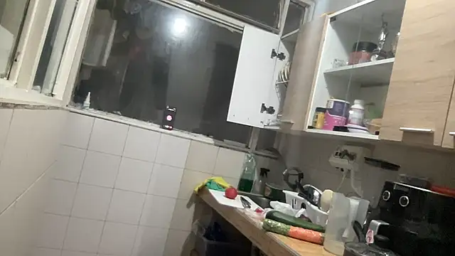 LunaBeya online show from January 5, 2026, 5:27 pm