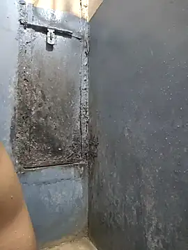 13lusty online show from October 28, 2025, 3:40 am