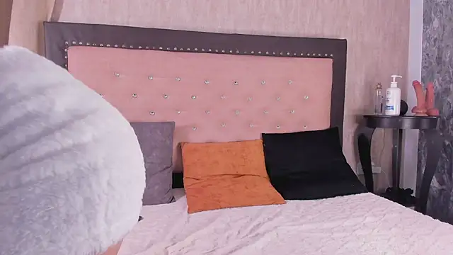 Snapshot of StefanyRousse chatting on March 13, 2026, 12:10 pm StefanyRousse online show from March 13, 2026, 12:10 pm