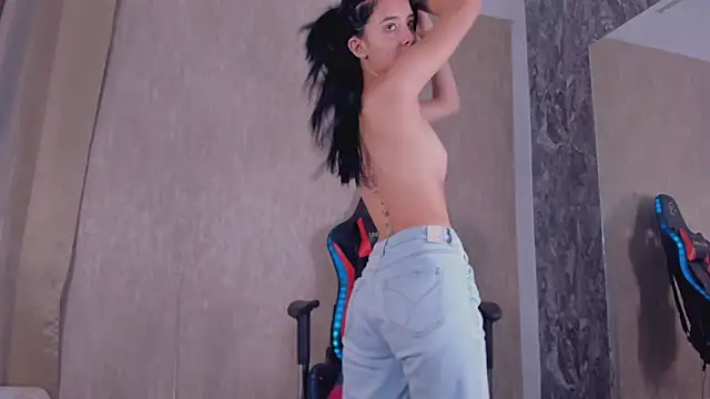 Snapshot of StefanyRousse chatting on November 12, 2025, 11:47 am StefanyRousse online show from November 12, 2025, 11:47 am