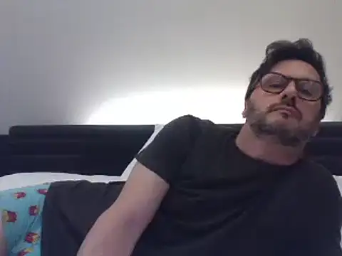 Cellino4 online show from February 5, 2025, 4:03 pm